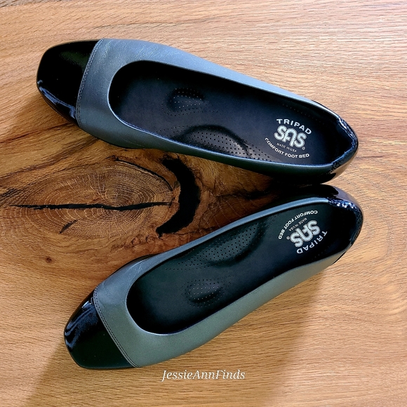SAS Women's Flats in Black and Gray - Picture 10 of 13